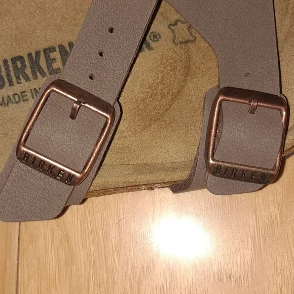 Brand new, w/o tags, Birkenstocks - Picture 4 of 4